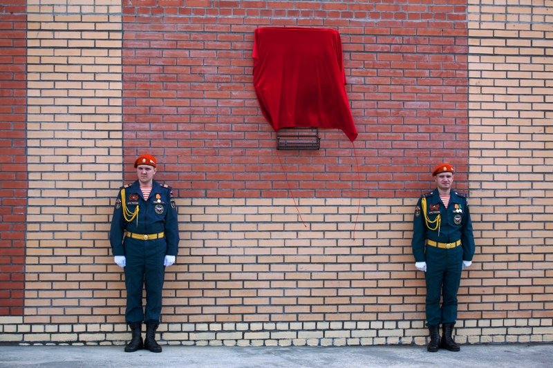 Мемориальную доску в честь пожарного открыли в Новосибирске